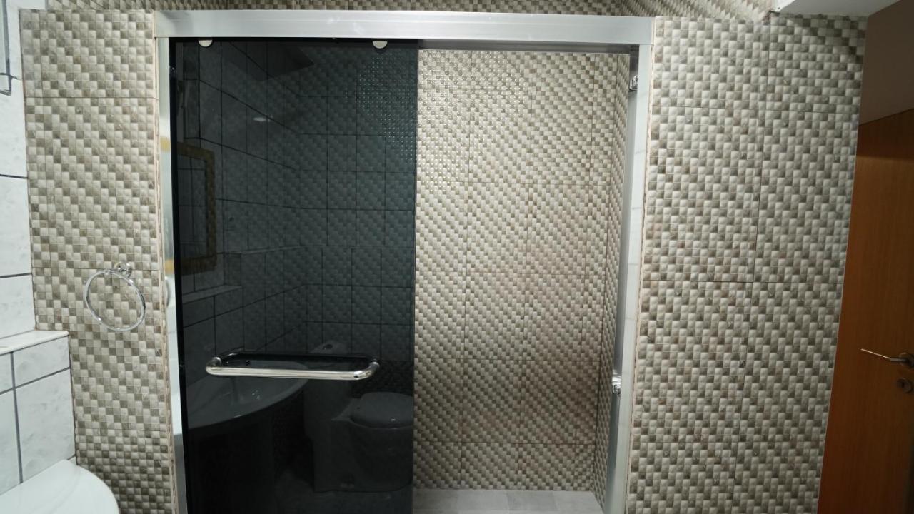 Madigan'S Hotel Kosovo Polje Kültér fotó