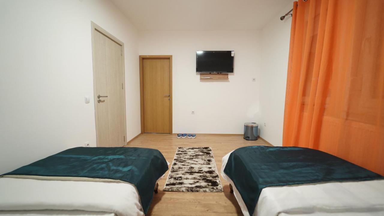 Madigan'S Hotel Kosovo Polje Kültér fotó