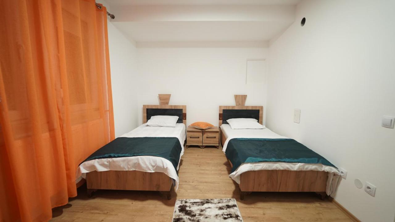 Madigan'S Hotel Kosovo Polje Kültér fotó