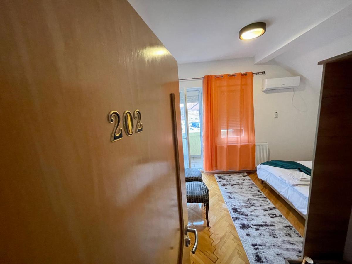 Madigan'S Hotel Kosovo Polje Kültér fotó