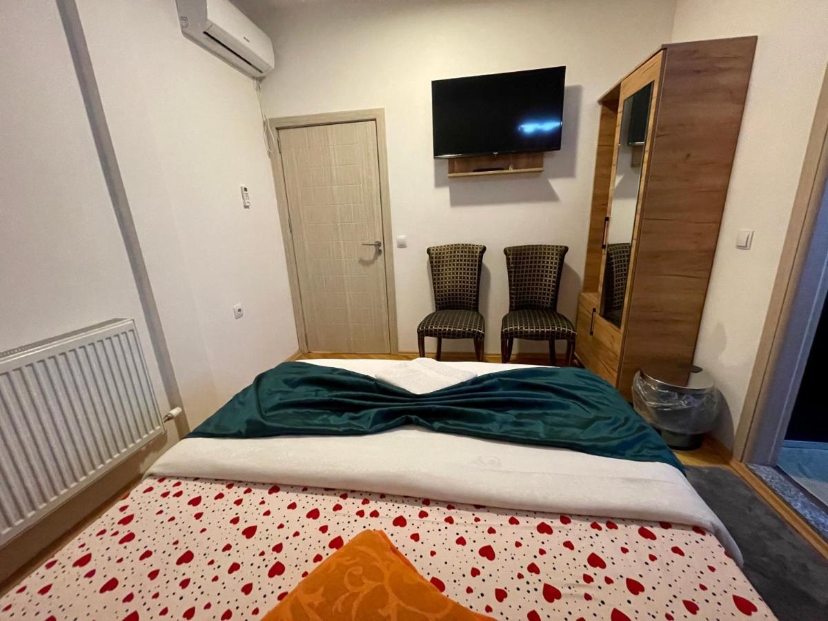 Madigan'S Hotel Kosovo Polje Kültér fotó