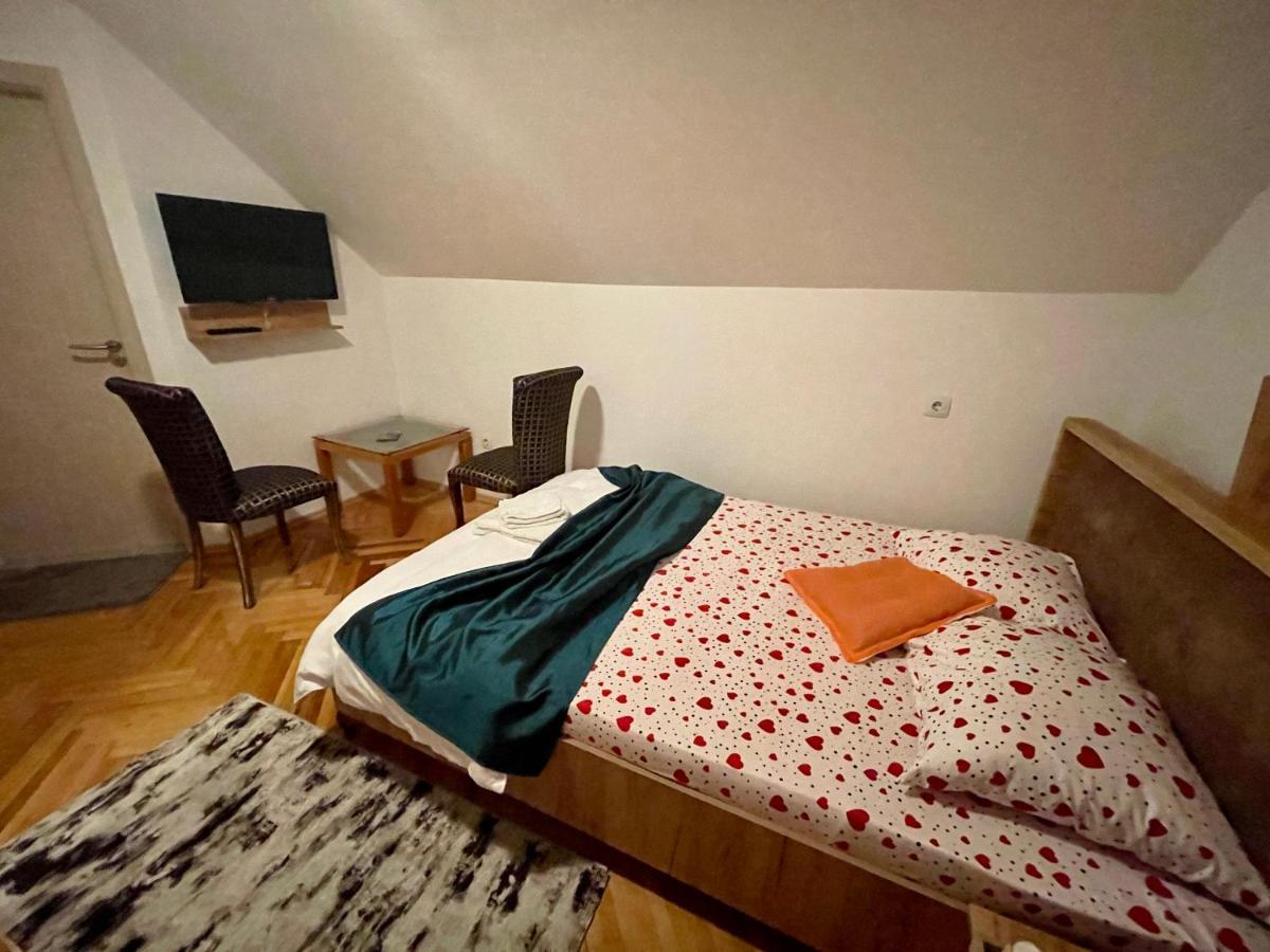 Madigan'S Hotel Kosovo Polje Kültér fotó