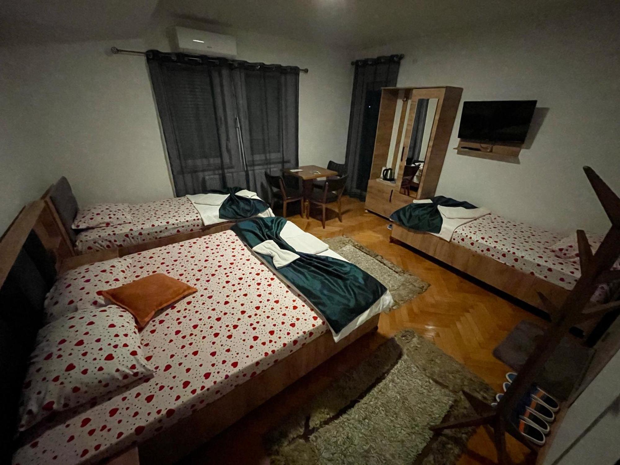 Madigan'S Hotel Kosovo Polje Kültér fotó