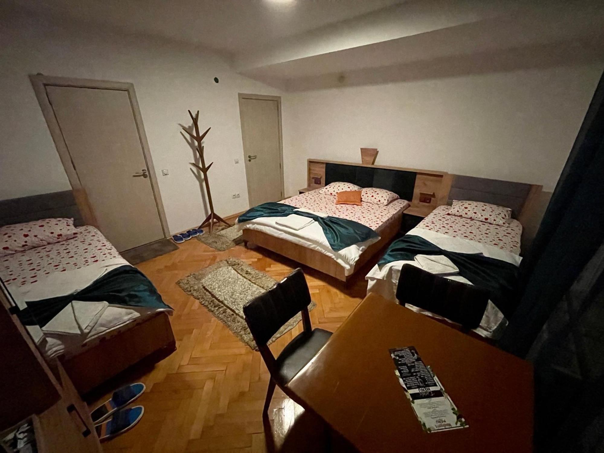 Madigan'S Hotel Kosovo Polje Kültér fotó