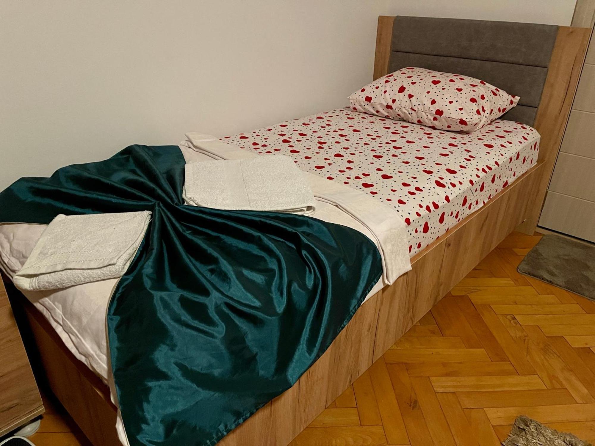 Madigan'S Hotel Kosovo Polje Kültér fotó