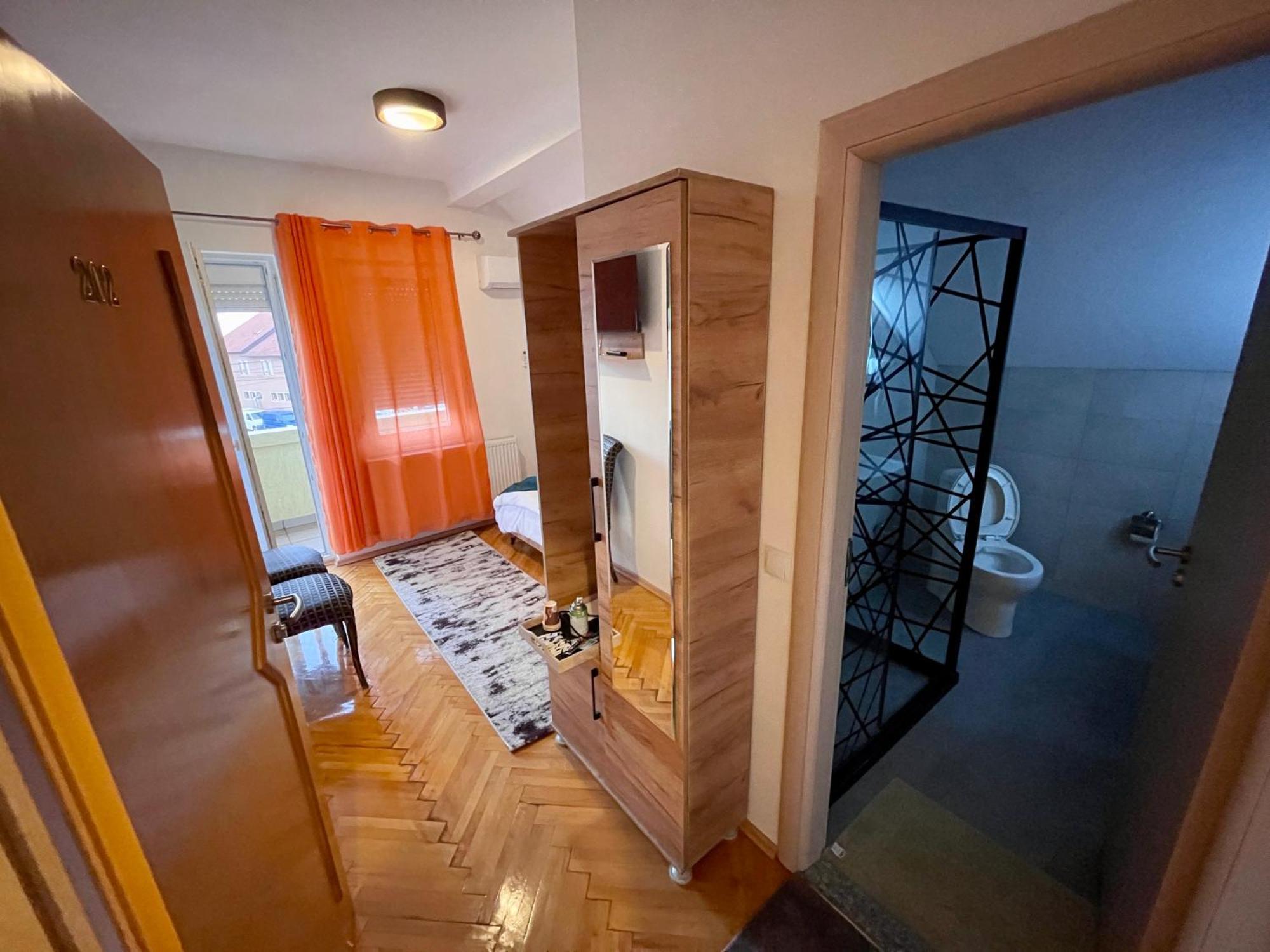 Madigan'S Hotel Kosovo Polje Kültér fotó