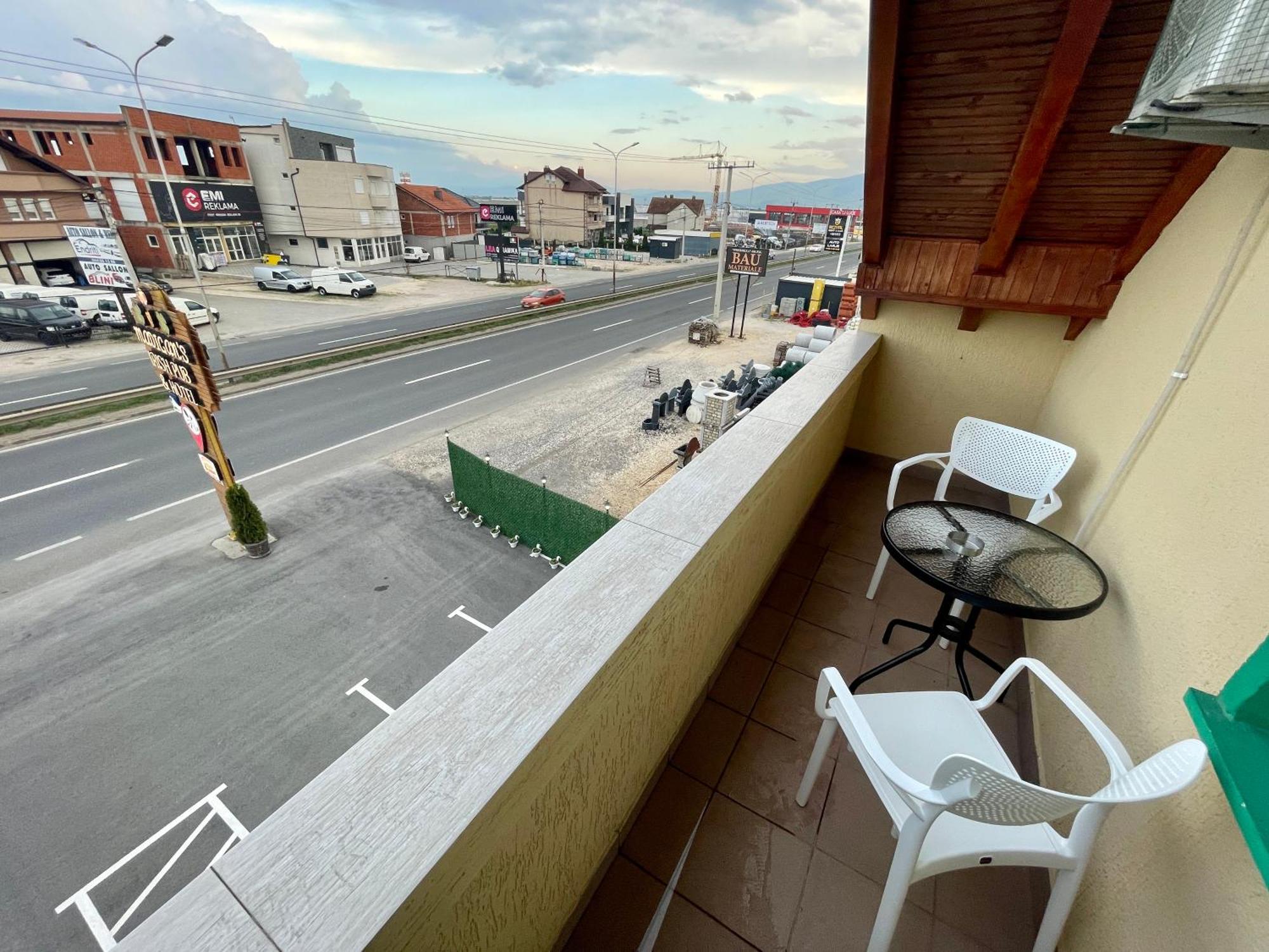 Madigan'S Hotel Kosovo Polje Kültér fotó