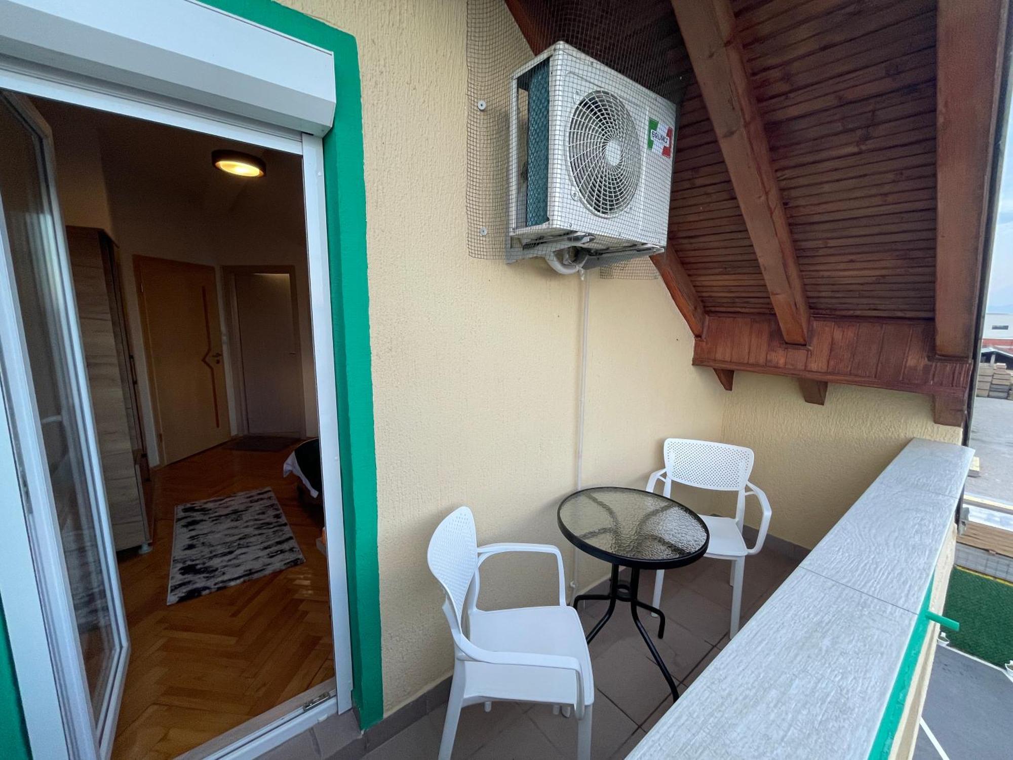 Madigan'S Hotel Kosovo Polje Kültér fotó