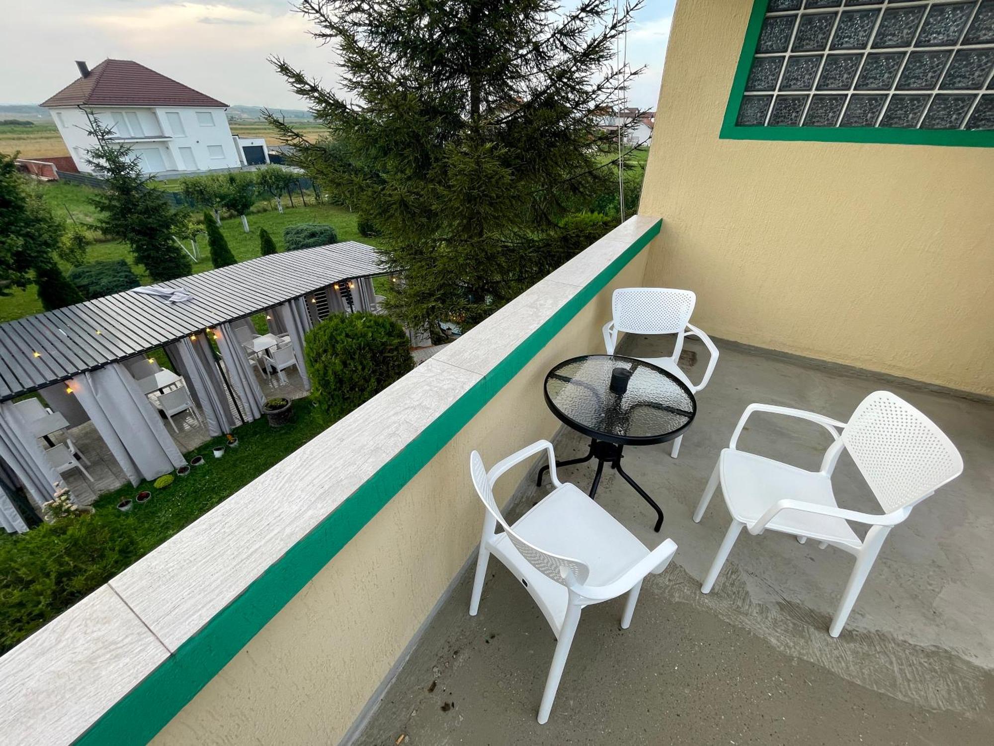 Madigan'S Hotel Kosovo Polje Kültér fotó