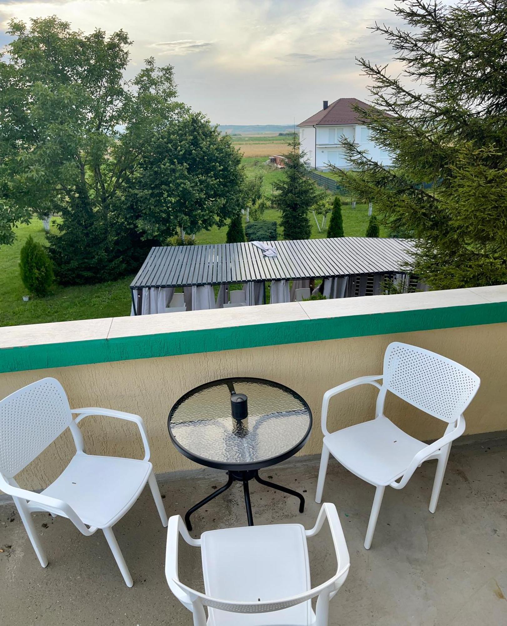 Madigan'S Hotel Kosovo Polje Kültér fotó