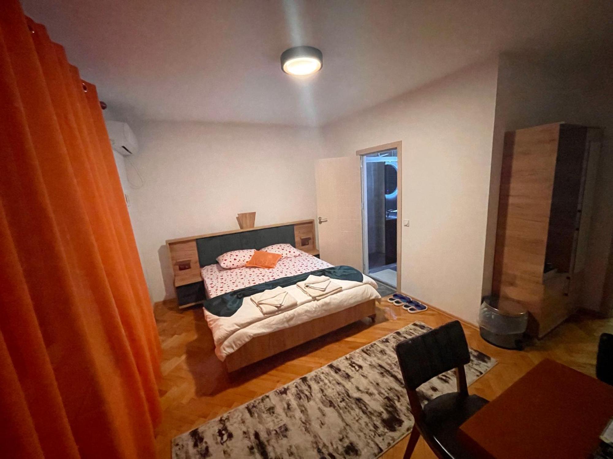 Madigan'S Hotel Kosovo Polje Kültér fotó