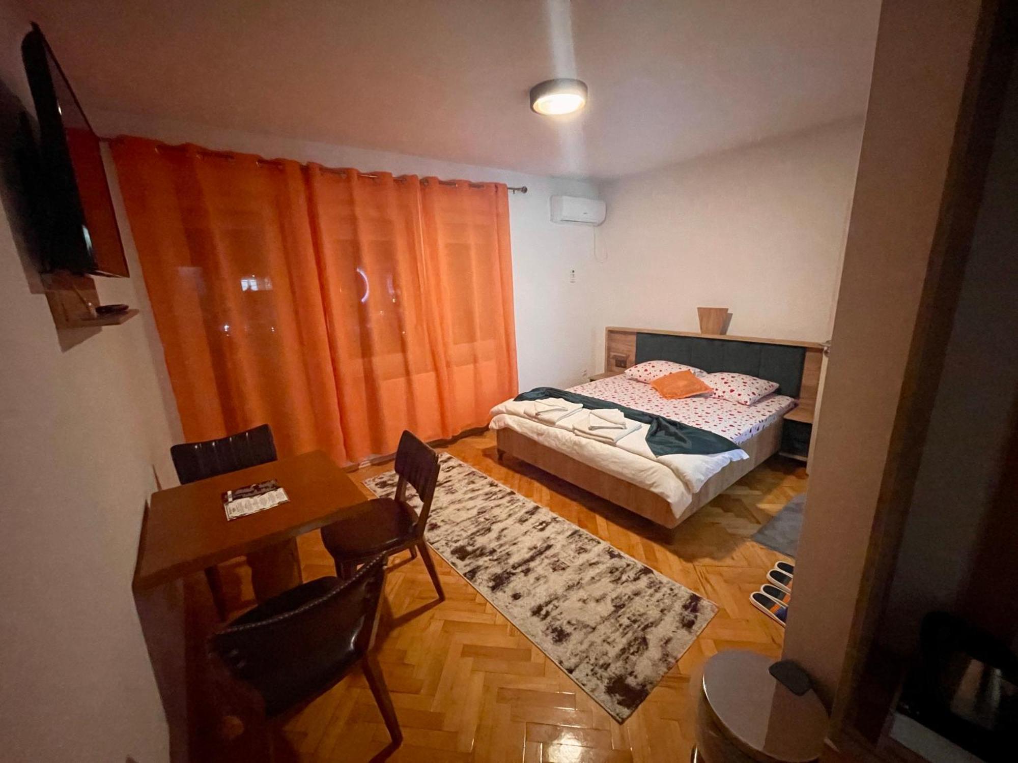 Madigan'S Hotel Kosovo Polje Kültér fotó