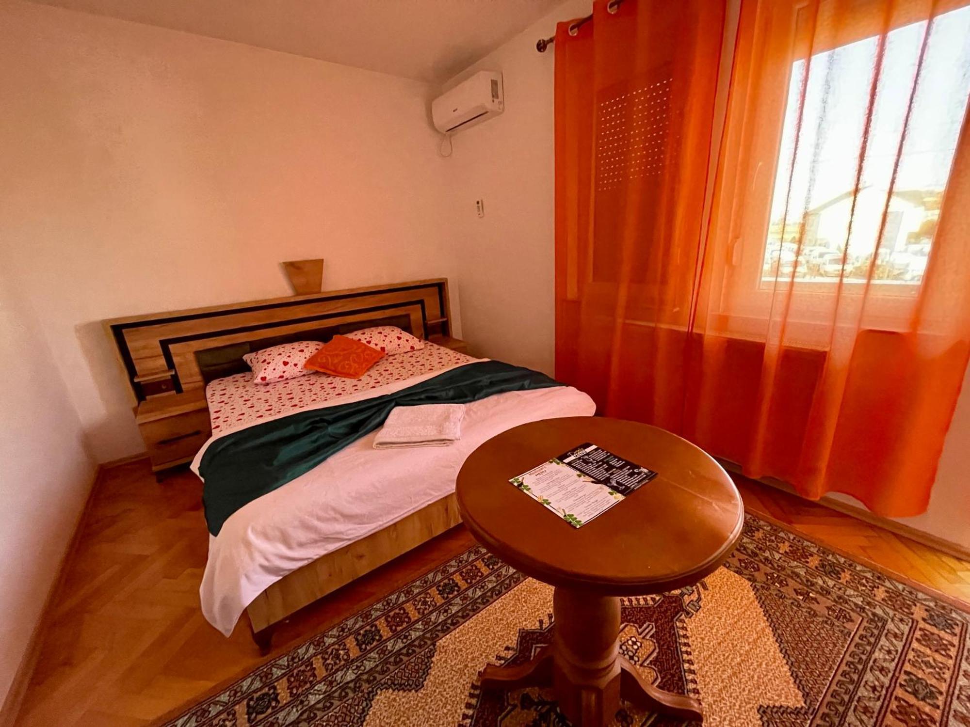 Madigan'S Hotel Kosovo Polje Kültér fotó