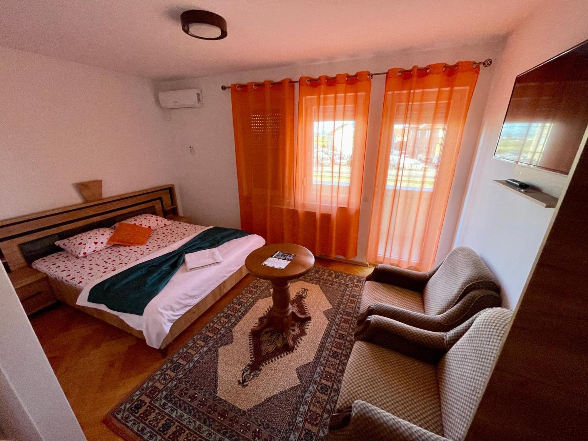 Madigan'S Hotel Kosovo Polje Kültér fotó
