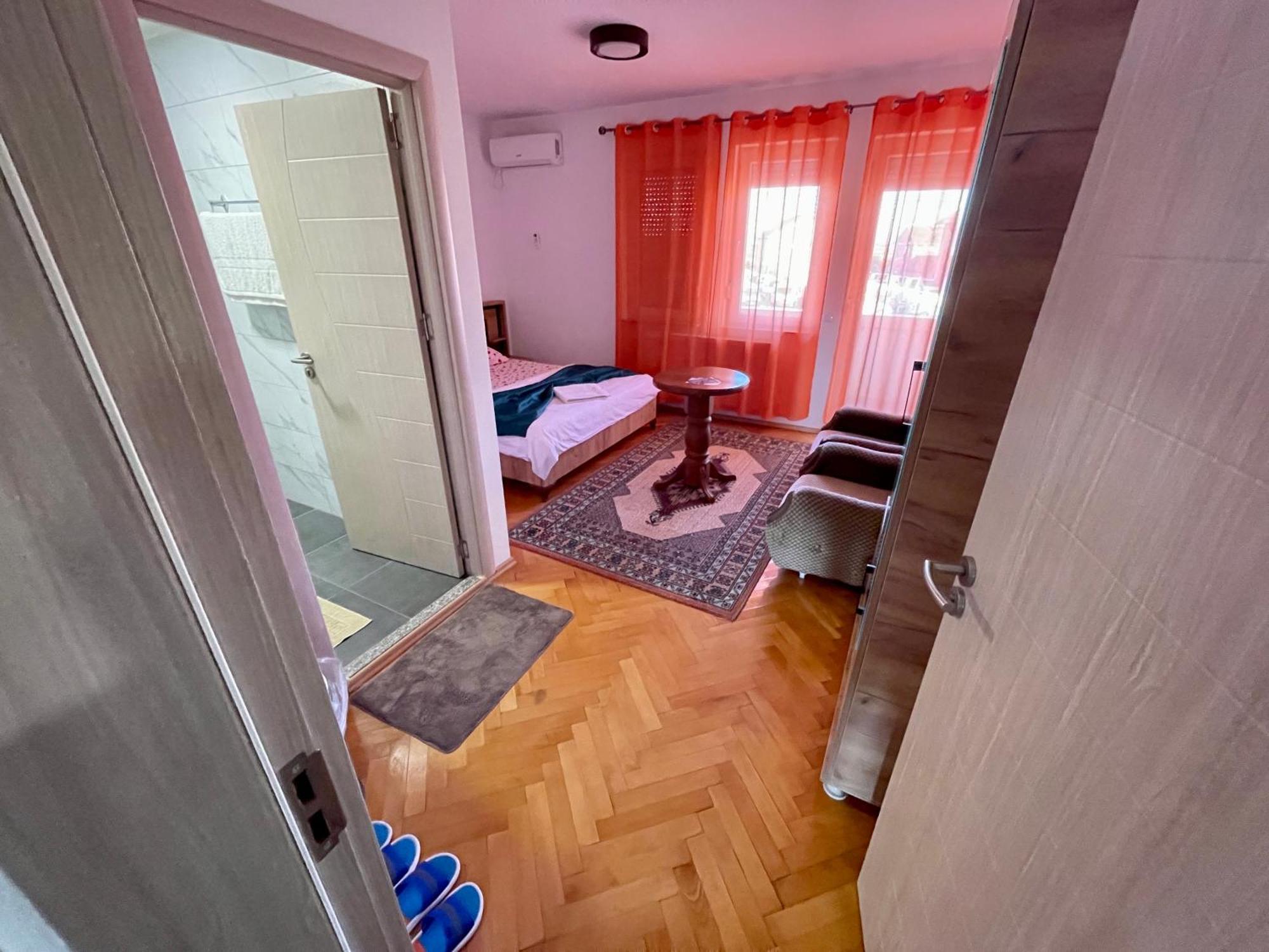 Madigan'S Hotel Kosovo Polje Kültér fotó