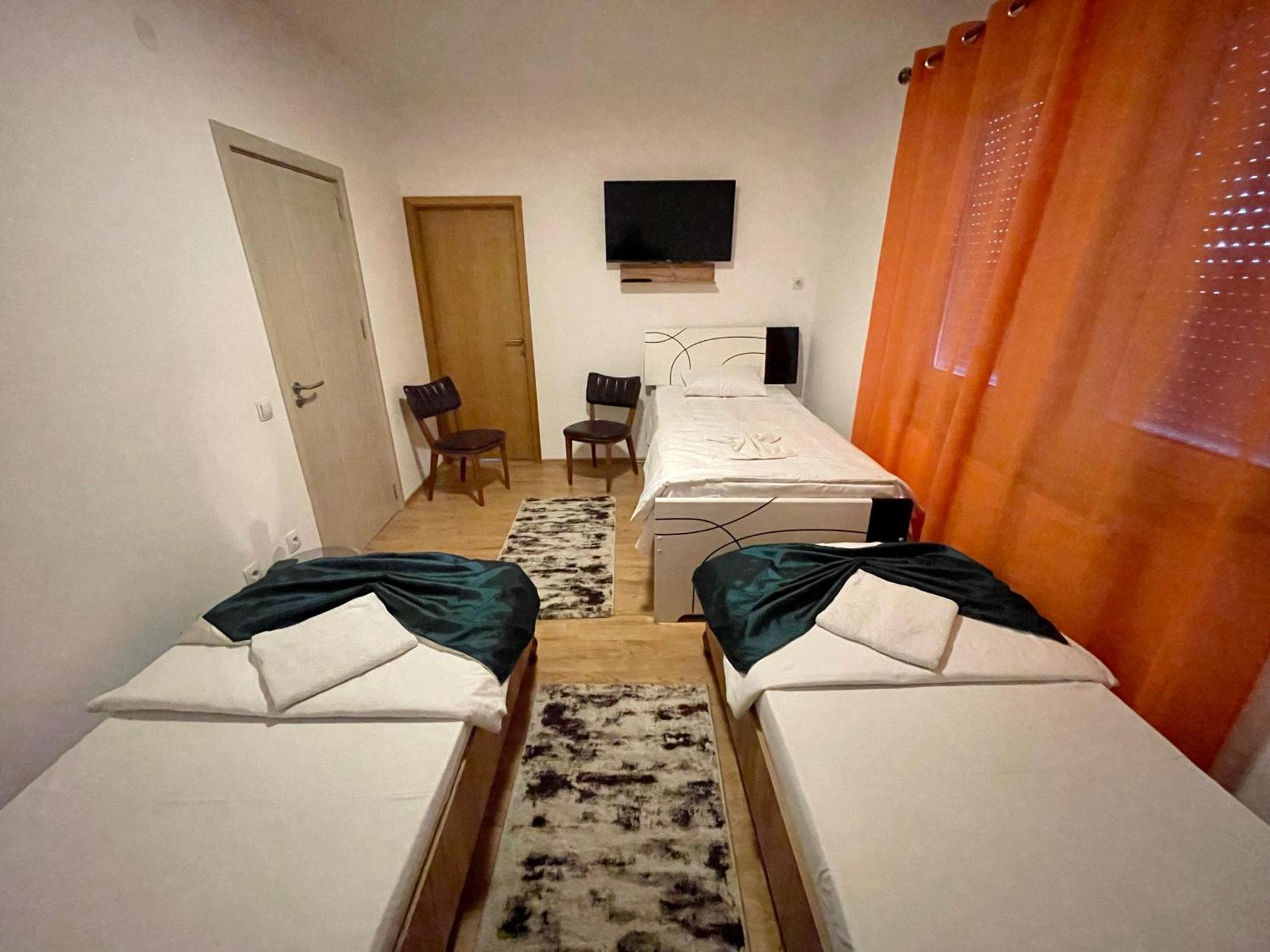 Madigan'S Hotel Kosovo Polje Kültér fotó