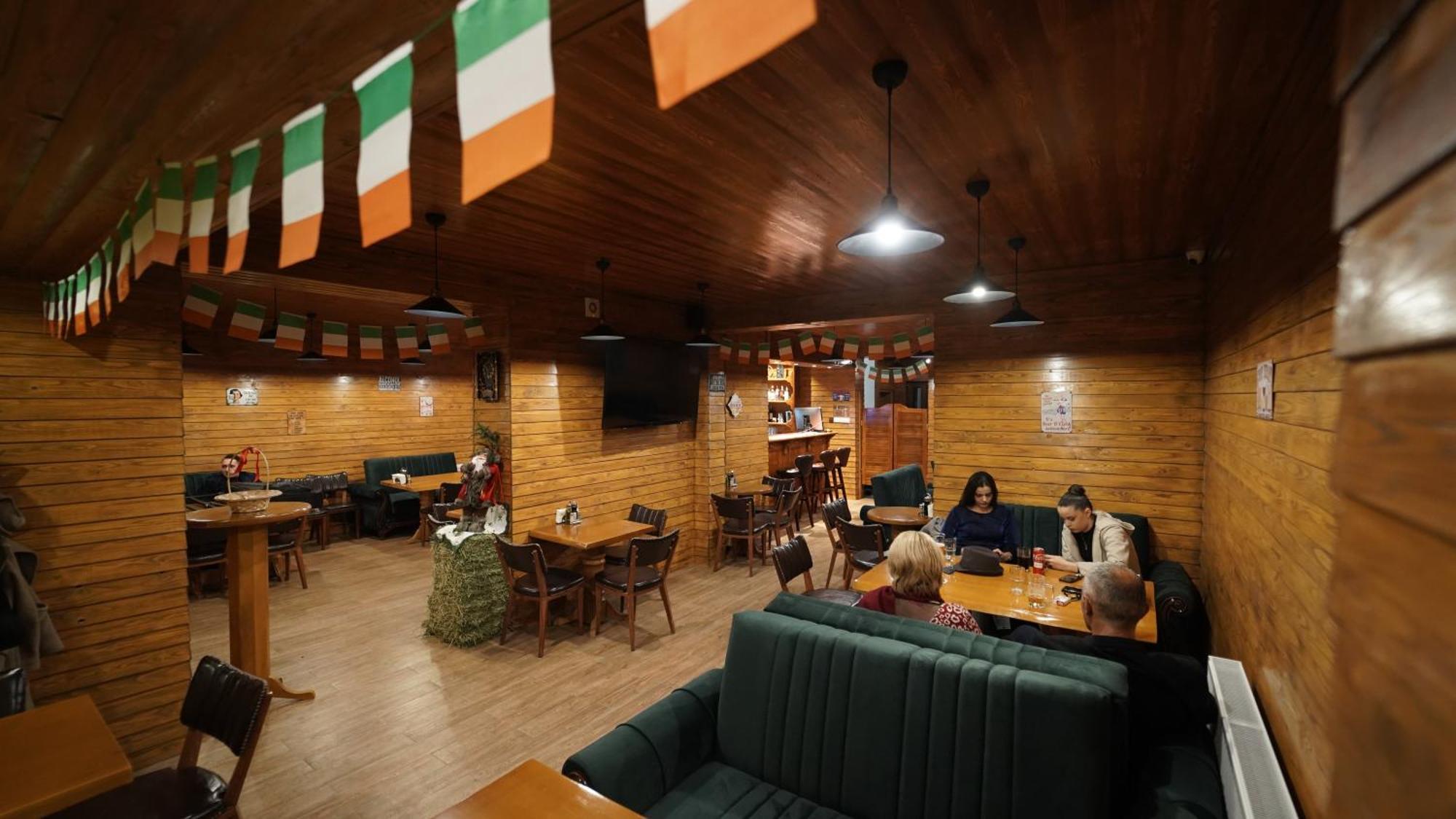 Madigan'S Hotel Kosovo Polje Kültér fotó